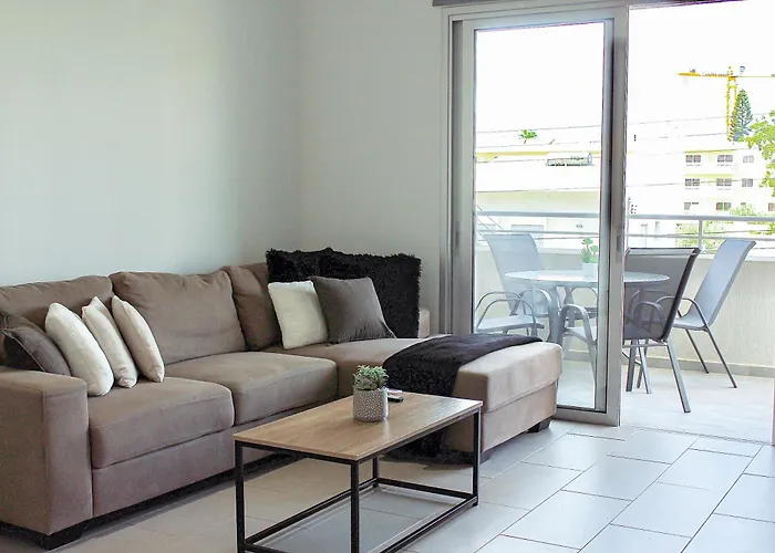 Modern 2 Bedroom Apt - Tourist Area Collection
