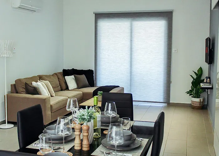 Modern 2 Bedroom Apt - Tourist Area Collection