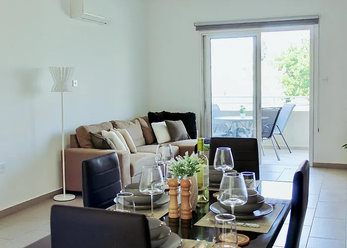 Modern 2 Bedroom Apt - Tourist Area Collection